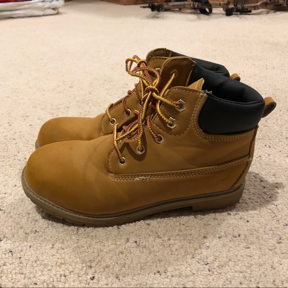 Boys boots size youth 5